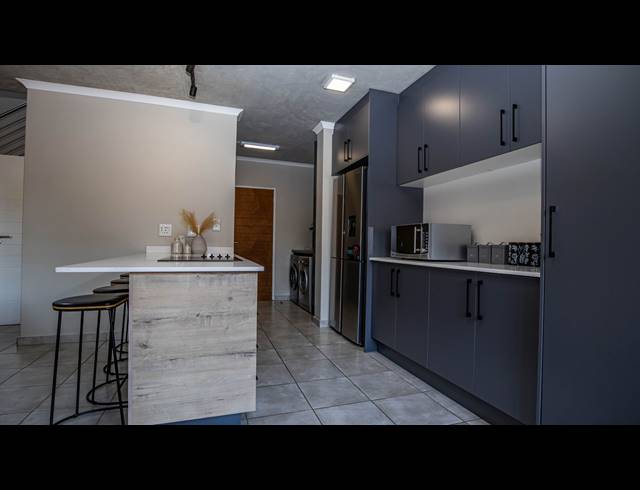 3 BEDROOM APARTMENT FOR SALE IN SINOVILLE